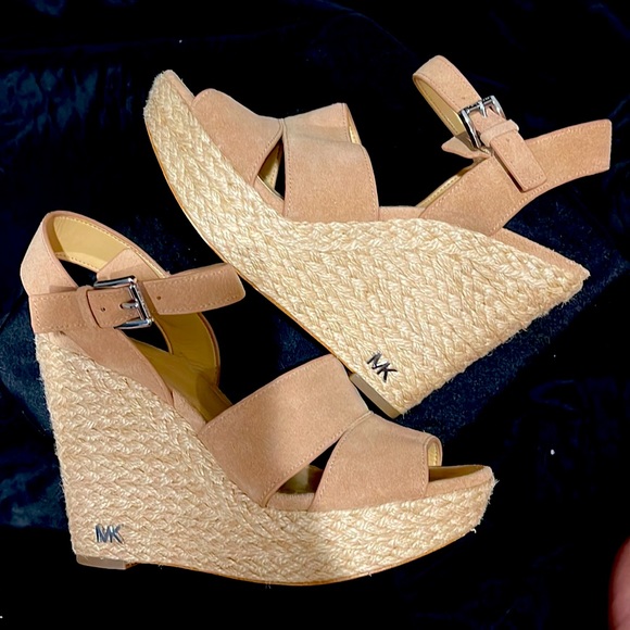 MICHAEL Michael Kors Shoes - MICHAEL KORS wedges camel/tan color size 7